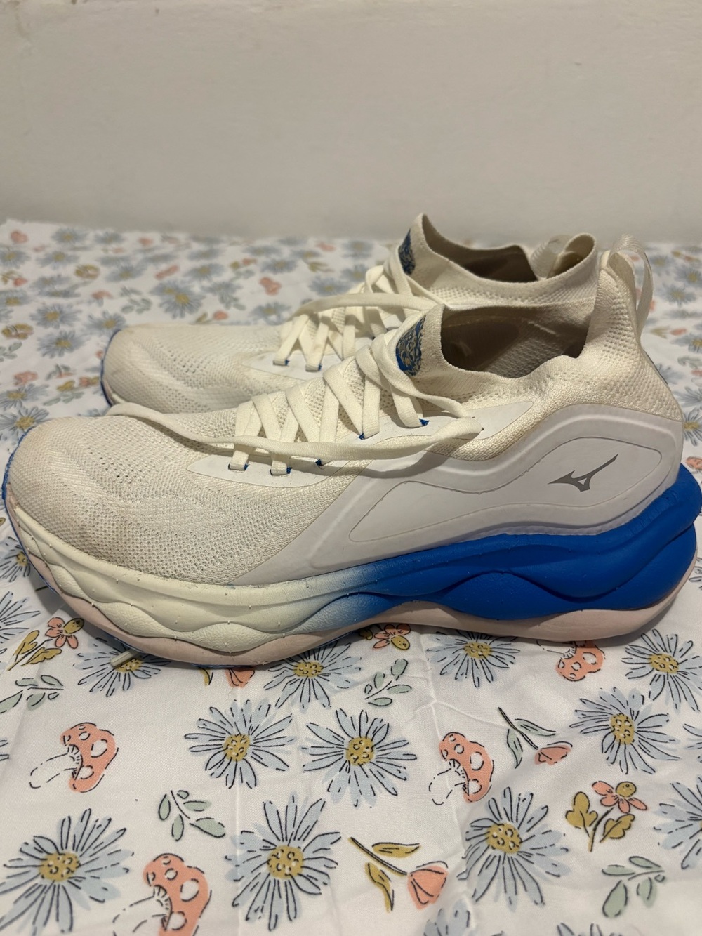 Womens Size 10 Mizuno Wave Neo Ultra Shoes Running White Blue Sneakers